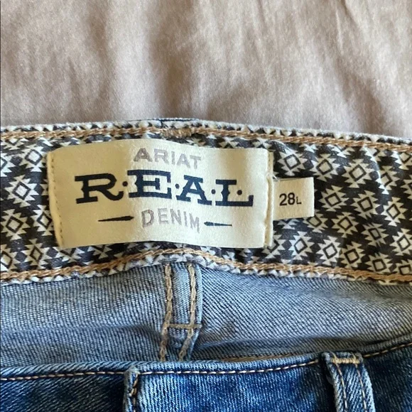 Ariat Blue Jeans with Indigo Denim and Contrast Stitching - Picture 2 of 4